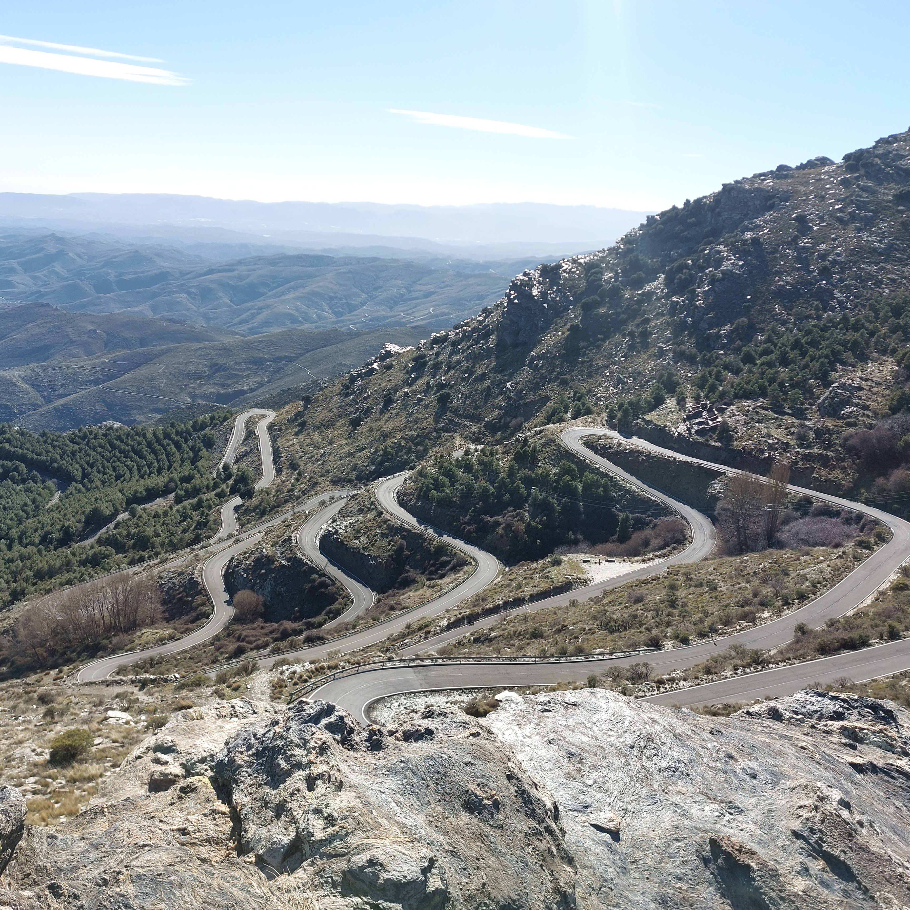 Kurvenstraße in den Bergen